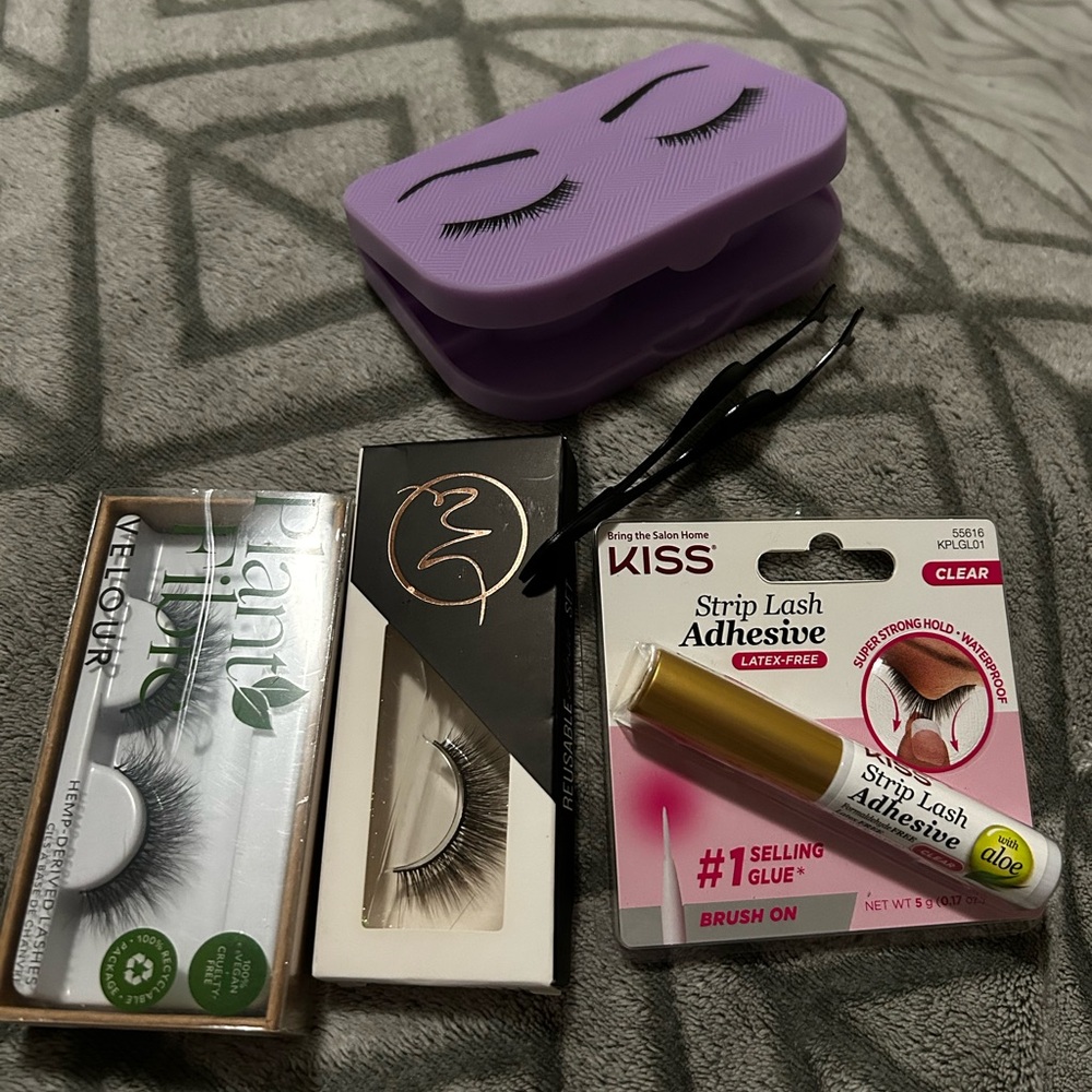 Velour and Kiss Eyelash Set with Case